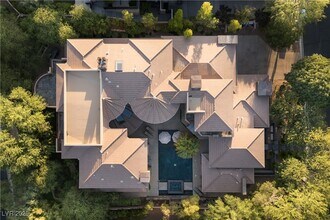 17 Soaring Bird Ct in Las Vegas, NV - Building Photo - Building Photo