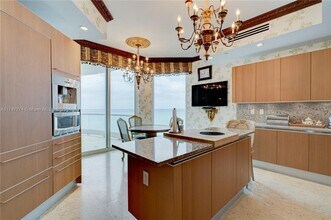 16047 Collins Ave in Sunny Isles Beach, FL - Building Photo - Building Photo