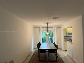 222 Seaview Dr in Key Biscayne, FL - Building Photo - Building Photo