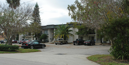 Palmetto Square Apartments in Daytona Beach, FL - Building Photo - Building Photo