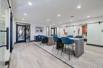 Del Via Apartments in Del Valle, TX - Building Photo - Building Photo