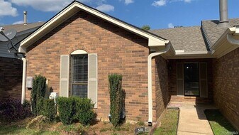 536 Hollow Wood Rd in Montgomery, AL - Building Photo