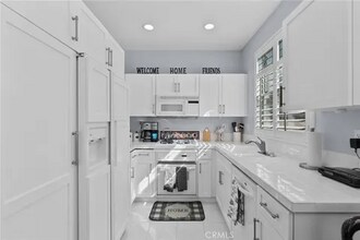 27905 Crown Ct Cir in Santa Clarita, CA - Building Photo - Building Photo