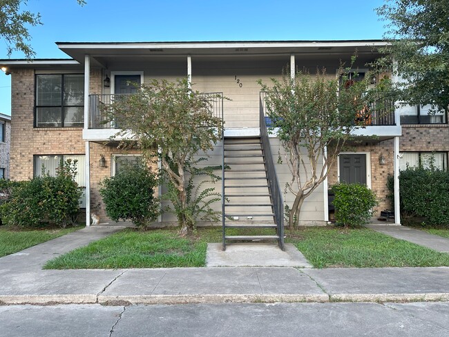 120 Regency Ave, Unit B