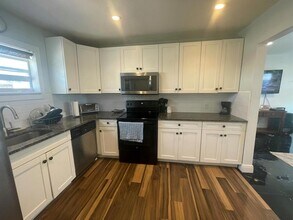 130 W 23rd St, Unit 1605 in West Palm Beach, FL - Building Photo - Building Photo