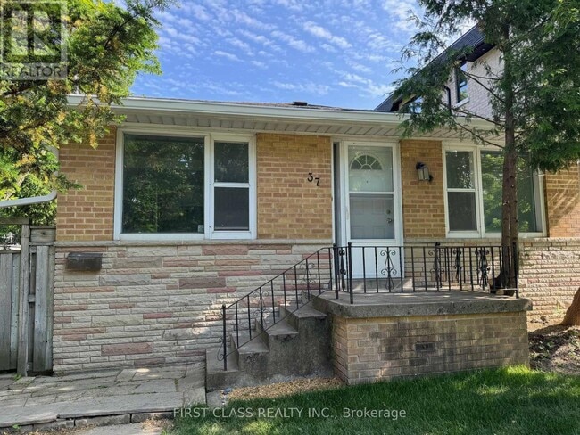 property at 37 Nipigon Ave