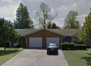 221 Kate Dr in Sikeston, MO - Building Photo - Building Photo