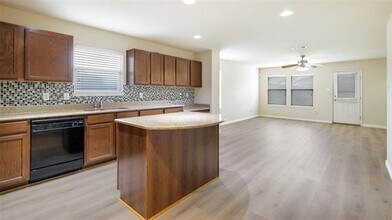 1508 Mockingbird Dr in Aubrey, TX - Building Photo - Building Photo