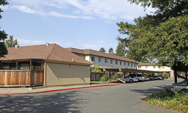 Valley Oak Park Apartments in Santa Rosa, CA - Building Photo - Building Photo