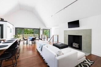 89 Accabonac Rd in East Hampton, NY - Building Photo - Building Photo