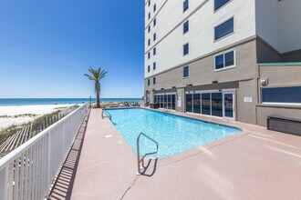 561 E Beach Blvd in Gulf Shores, AL - Building Photo - Building Photo