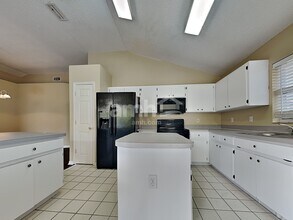 2315 Kenwick Dr in Valrico, FL - Building Photo - Building Photo