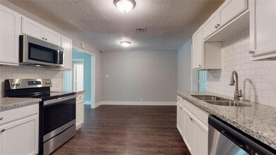 7346 Iwo Jima Rd in Houston, TX - Building Photo - Building Photo