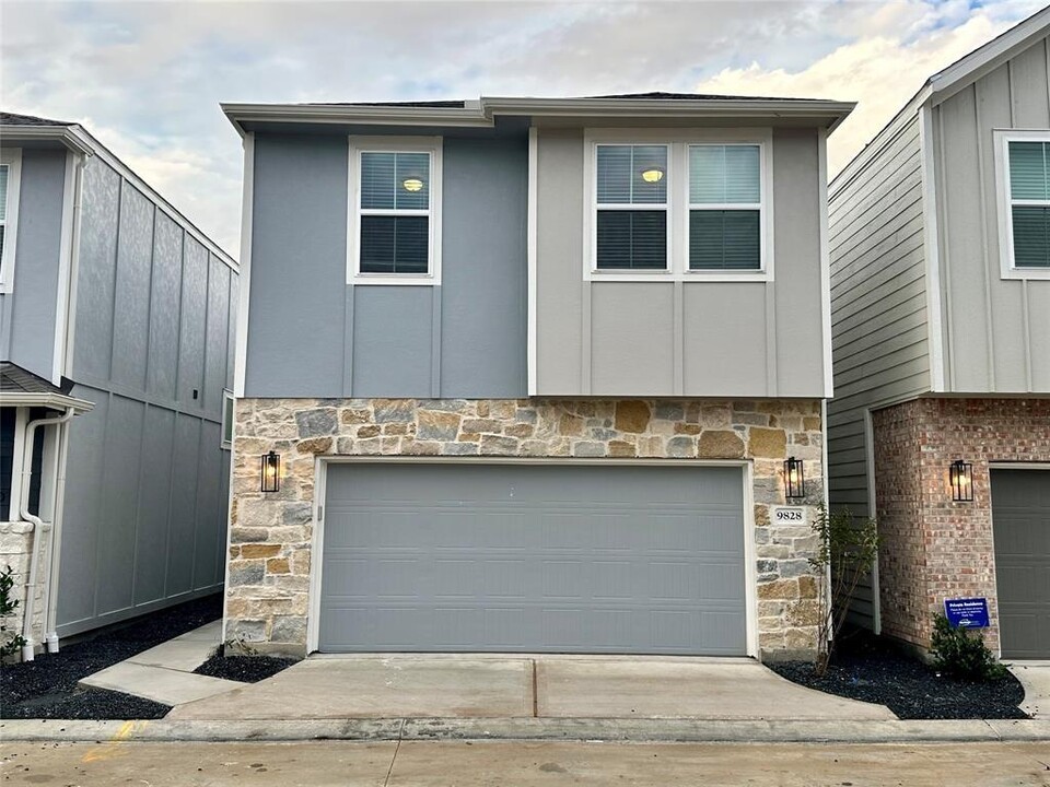 9828 Heritage Run Ln in Houston, TX - Building Photo