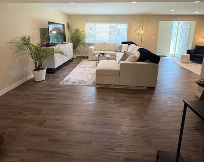 property at 735 E 3 Fountains Cir