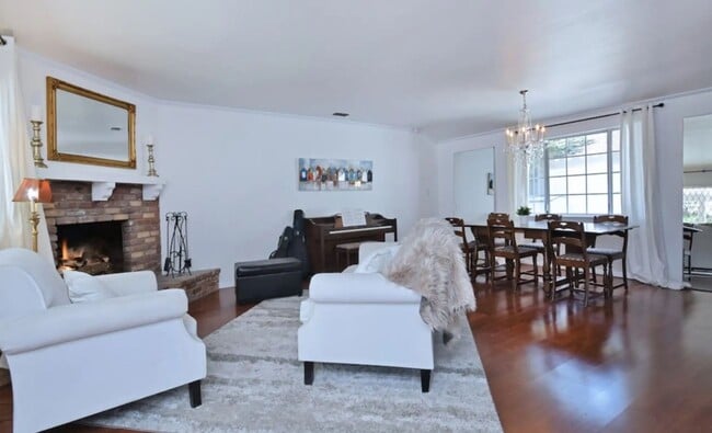 10429 Wheatland Ave in Sunland, CA - Building Photo - Building Photo