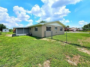 211 S Lake Dr in Lehigh Acres, FL - Building Photo - Building Photo