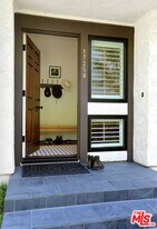 17258 Palisades Cir in Los Angeles, CA - Building Photo