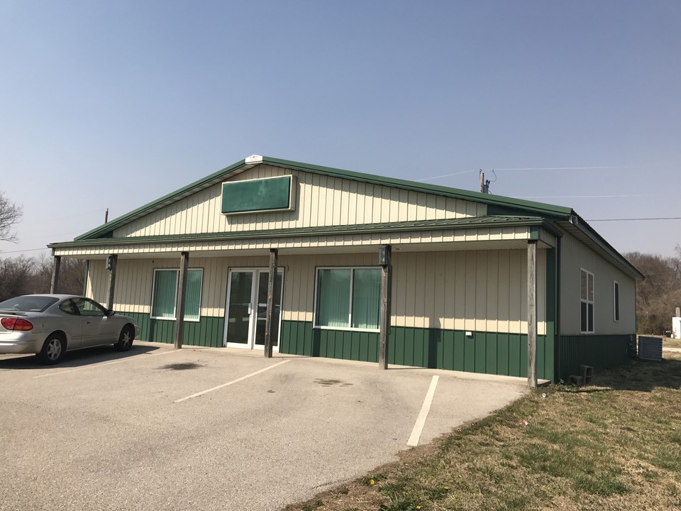 302 E Commercial St in Pierce City, MO - Building Photo