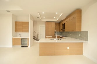 8436 N W 51st Terrace in Doral, FL - Building Photo - Building Photo