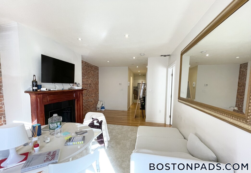 73 Gainsborough St in Boston, MA - Building Photo