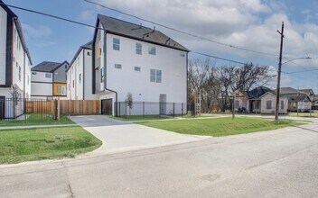 2803 Anita St in Houston, TX - Building Photo - Building Photo