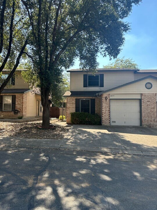 8035 Rustic Park in San Antonio, TX - Building Photo