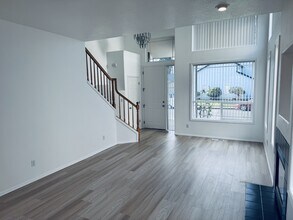 4388 Northside Dr NE in Keizer, OR - Building Photo - Building Photo