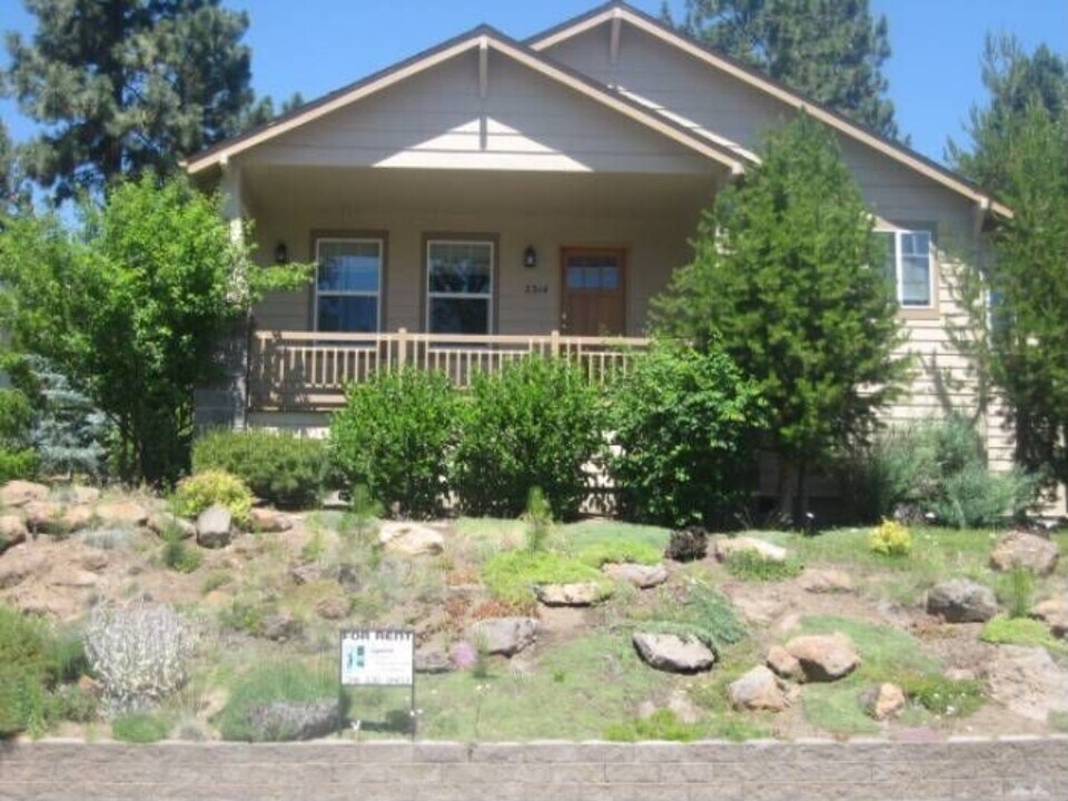 2314 NW Monterey Pines Dr in Bend, OR - Building Photo