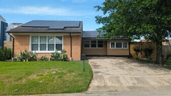 3571 Daphne St in Houston, TX - Building Photo