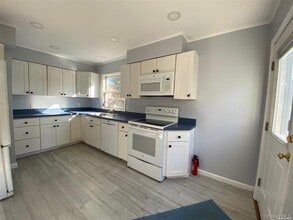 52 Grand Pl in East Northport, NY - Building Photo - Building Photo