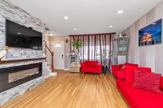 1815 Schermerhorn St in Merrick, NY - Building Photo - Building Photo