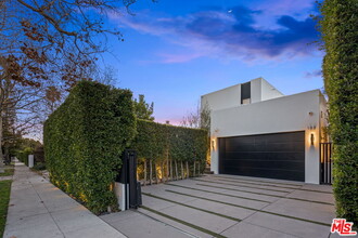 133 N Edinburgh Ave in West Hollywood, CA - Building Photo - Building Photo