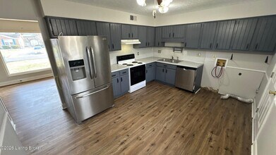 276 Probus Dr in Mount Washington, KY - Building Photo - Building Photo