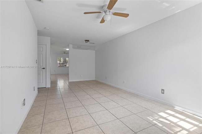 330 SW 2nd Ave in Hallandale Beach, FL - Building Photo - Building Photo