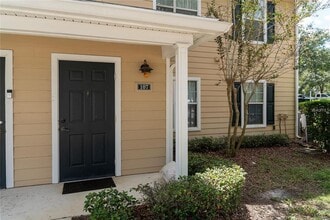 930 Moonlight Cove Rd in Orange City, FL - Building Photo - Building Photo