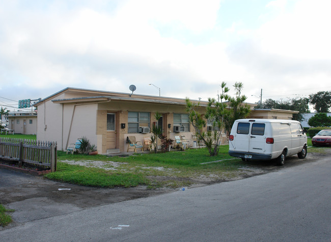 6041 SW 18th St in Miramar, FL - Building Photo - Building Photo