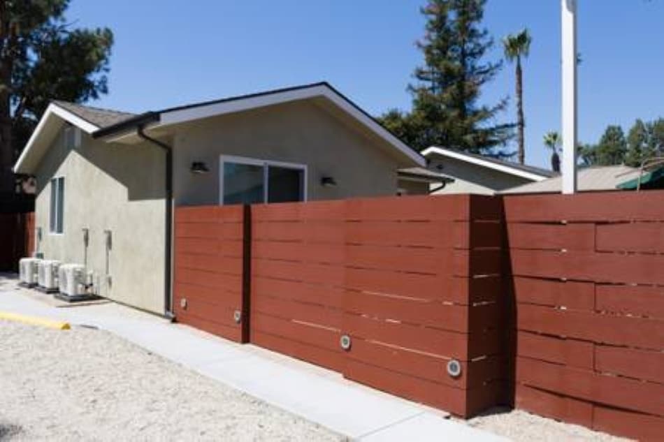 23113 Erwin St in Woodland Hills, CA - Building Photo