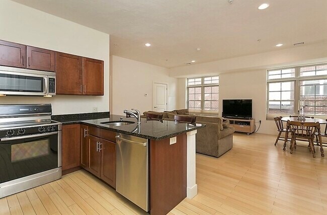 9 Gardner St, Unit 5 in Boston, MA - Building Photo - Building Photo