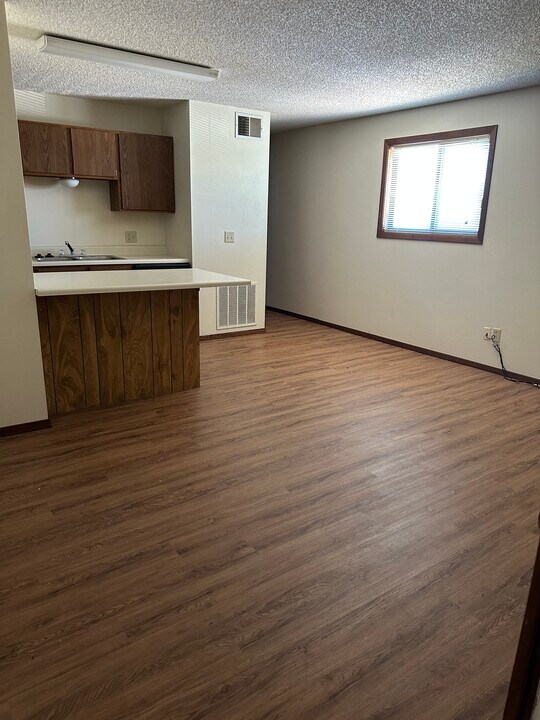 100 Plains St, Unit 57 in Dodge City, KS - Foto de edificio