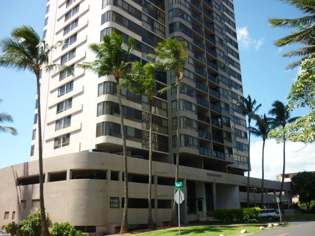 property at 2724 Kahoaloha Ln