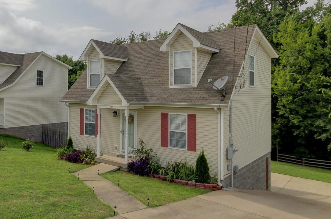 239 Senator Dr in Clarksville, TN - Building Photo