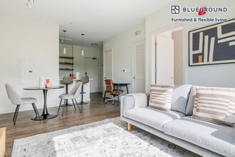 240 Sidney St in Cambridge, MA - Foto de edificio - Building Photo