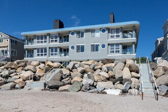 1044 Ocean Blvd in Hampton, NH - Building Photo - Building Photo