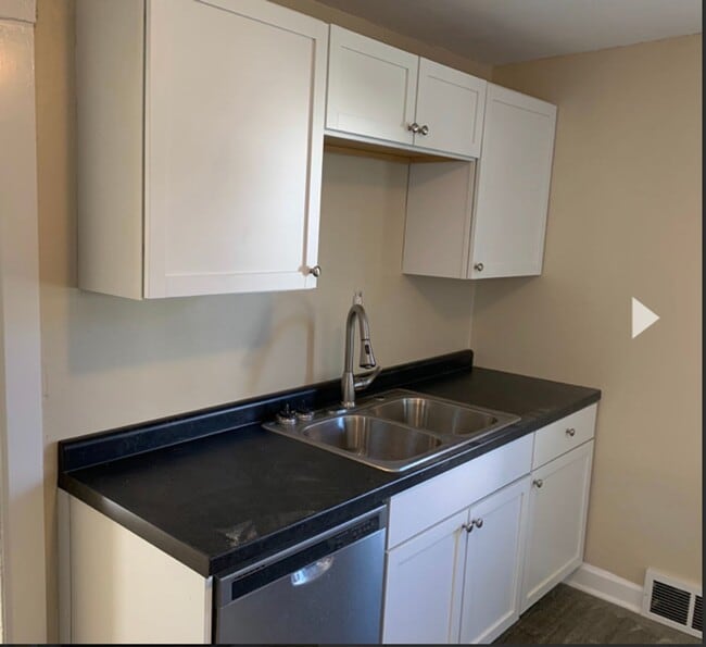 property at 636 Edmund Ave W