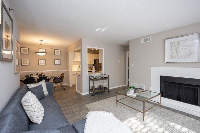 Webb Bridge Crossing in Alpharetta, GA - Foto de edificio - Interior Photo