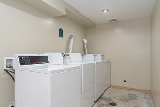 Nob Hill Court Apartments in Portland, OR - Building Photo - Interior Photo