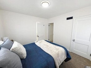 2350 38th St in Rock Island, IL - Building Photo - Building Photo