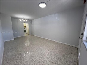 675 SW 7th Ave in Miami, FL - Foto de edificio - Building Photo