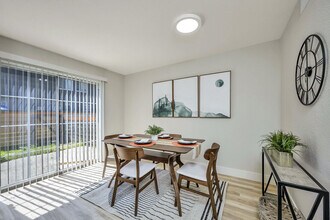 Sierra Park in North Highlands, CA - Foto de edificio - Building Photo